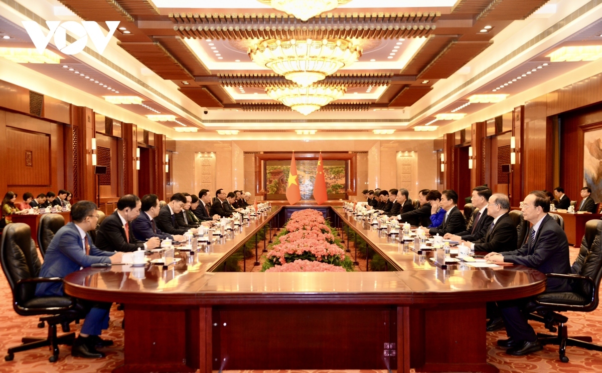 Top Vietnamese, Chinese legislators hold talks, sign cooperation agreement